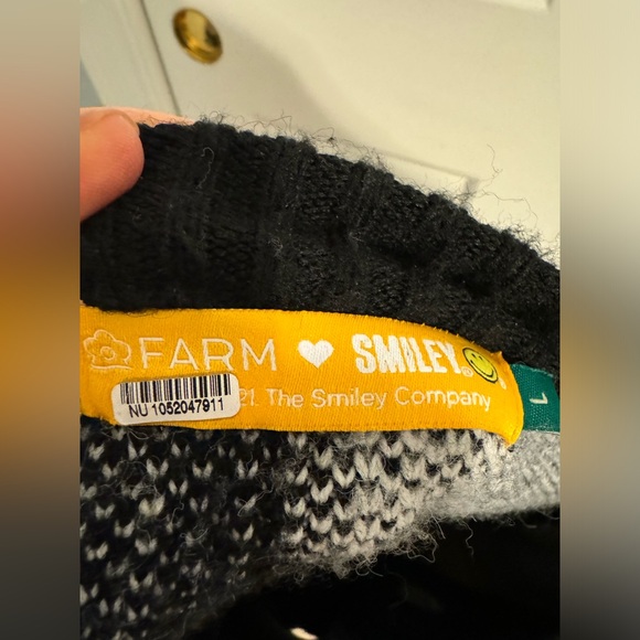 Farm Rio🩷 Smiley Collaboration Sweater Size Large - Picture 3 of 13